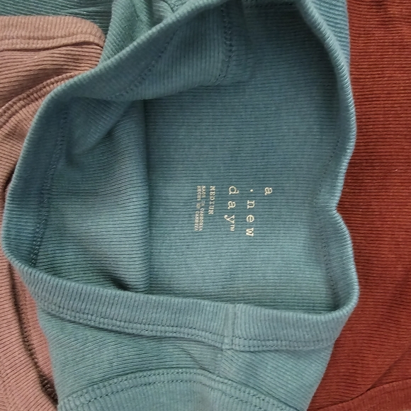 FALL TANK TOPS! WORN ONCE! SIZE MEDIUM! A NEW DAY! 4 TOPS! - Picture 3 of 9